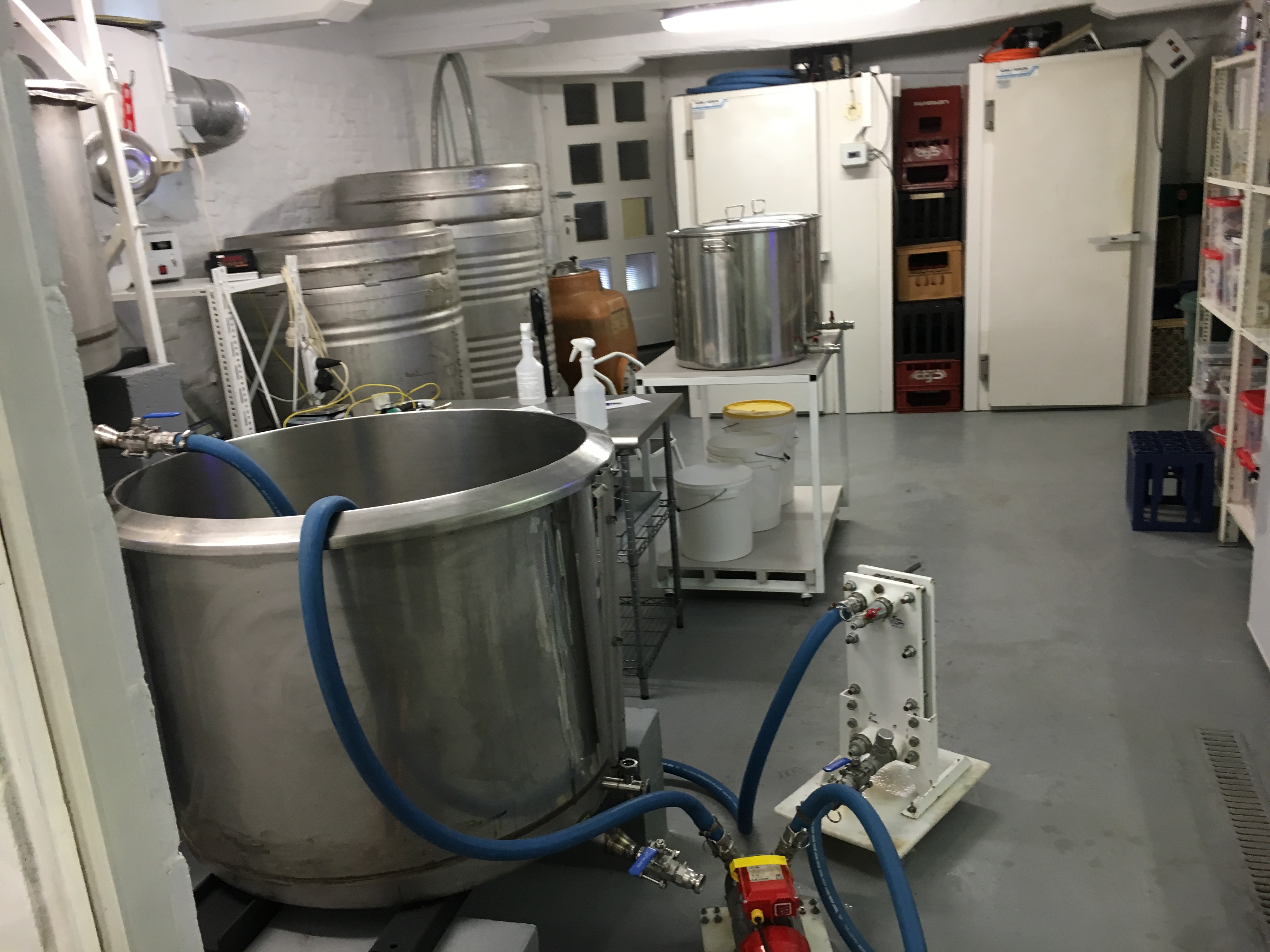 Braueinrichtungen der handwerklichen Brauerei Hoppy in Soignies