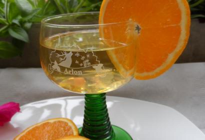 Probieren Sie ein Glas Maitrank im Pays d'Arlon